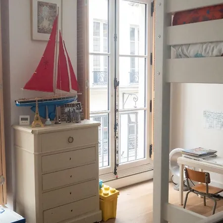 Hostnfly - Magnificent Bright, Spacious Apt Near The Halles Paris
